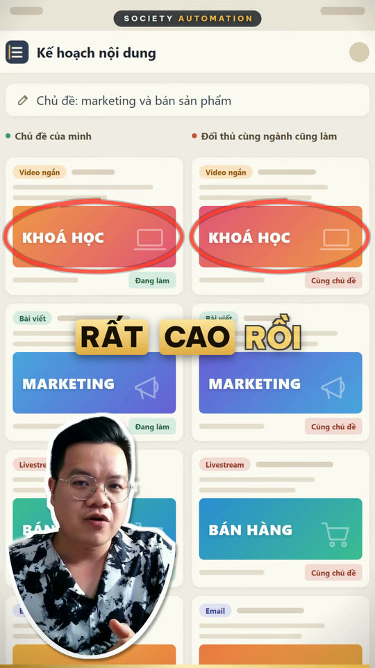 Khung hình video mẫu kiểu Màn hình phía sau: sổ Kế hoạch nội dung phía sau, hai thẻ Khoá học được khoanh đỏ, Đức ở góc dưới